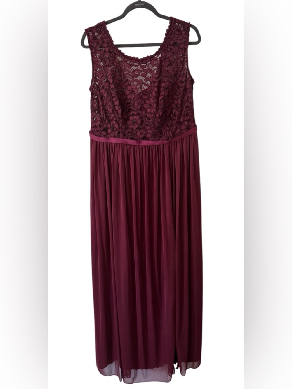 Sleeveless Lace Bodice Maxi Dress in Burgundy